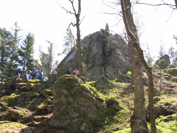 Der freigelegte Gedenkstein